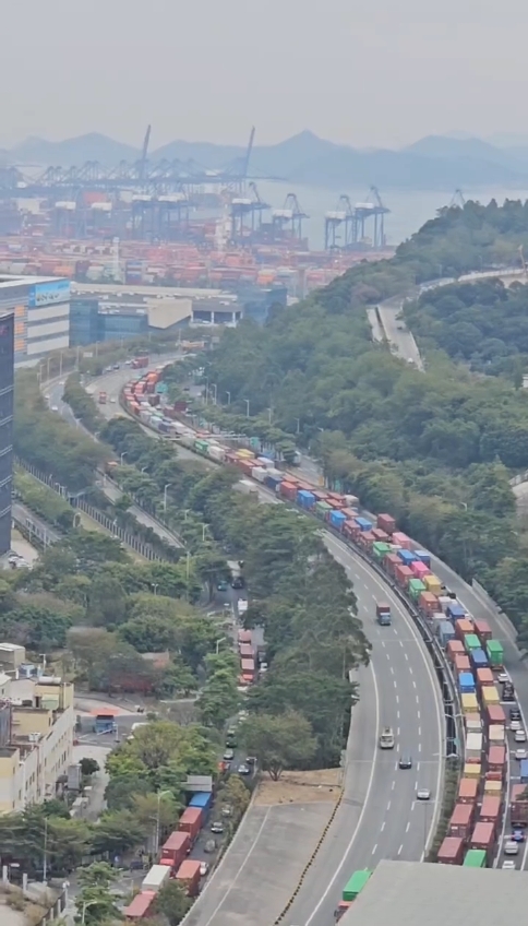 卡車進港.png